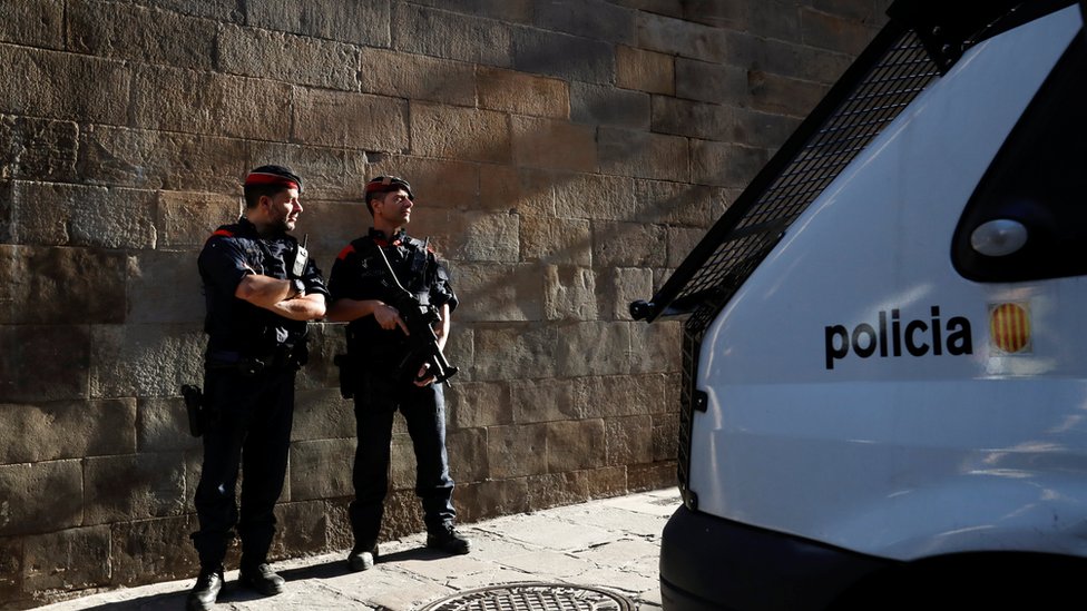 Los autos sugieren que, para la jueza Lamela, el control de la Generalitat sobre los Mossos podría bastar para satisfacer el requisito de violencia. Mossos d'Esquadra