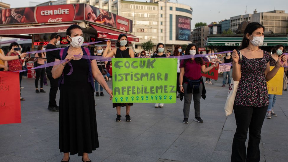 İstanbul'da çocuk istismarı protestoları