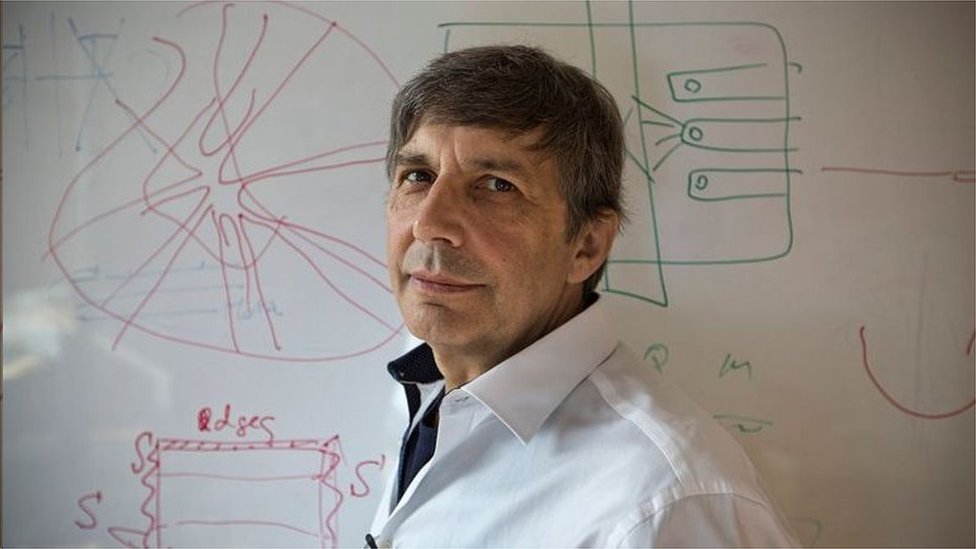 頒獎人是2010年諾貝爾物理獎得主安德烈·海姆（Andre Geim）