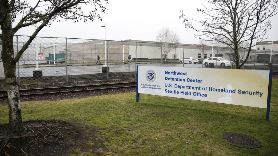 Северо-западный центр содержания под стражей Министерства внутренней безопасности США изображен в Такоме, штат Вашингтон, 26 февраля 2017 г.