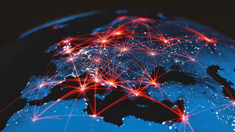 Ilustración de redes globales de comunicación llegando a distintos puntos del planeta