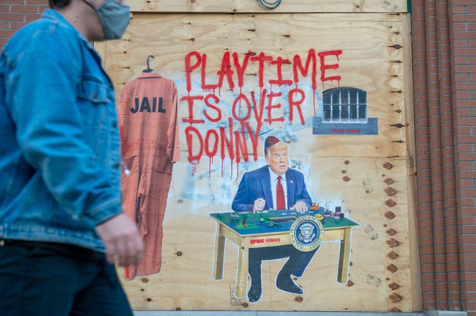 Anti-Trump graffitti
