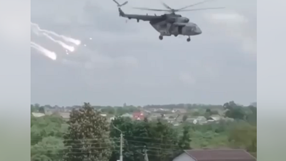 Un helicóptero disparando en Bélgorod el 22 de mayo