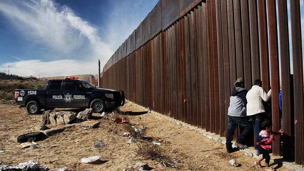 Casi 3 millones de indocumentados fueron expulsados de EE.UU. en durante los ocho años de gobierno de Obama. Frontera entre México y Estados Unidos