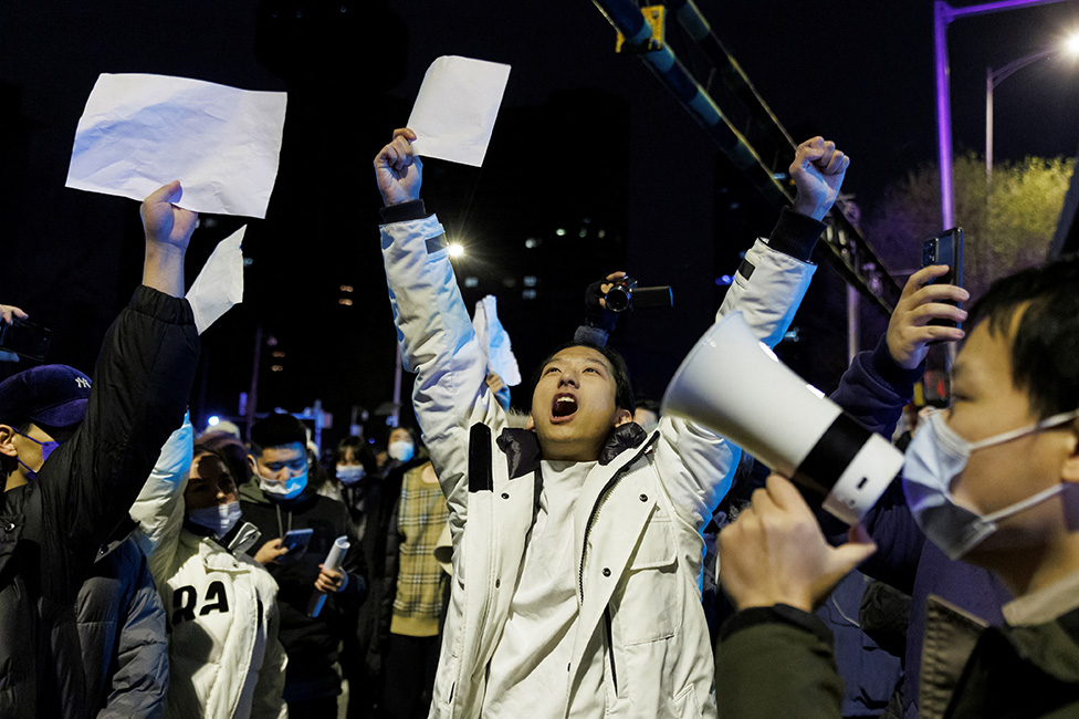 Manifestantes en Pekín expresan su inconformismo