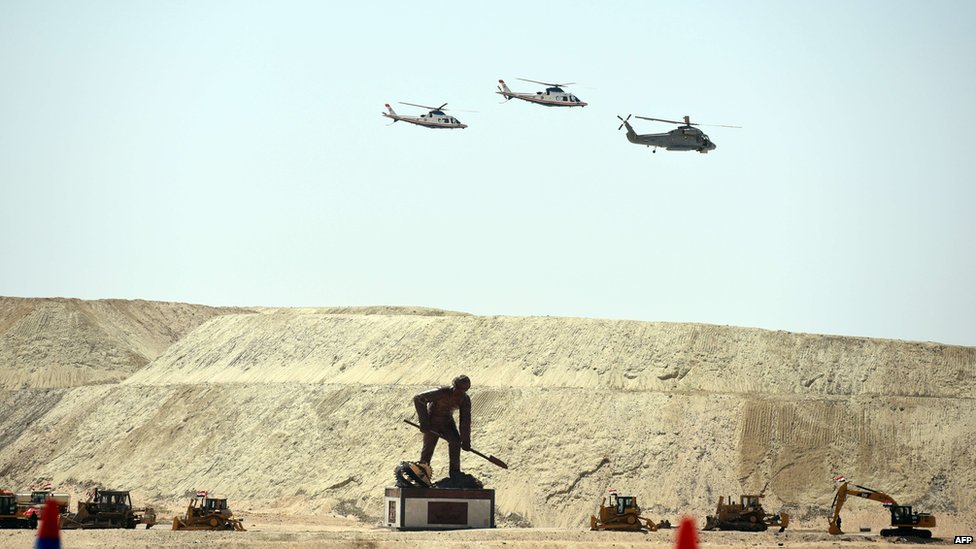 Вертолеты на открытии Суэцкого канала