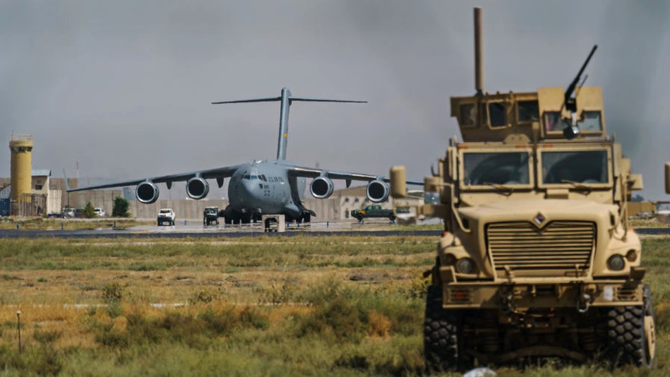 美國稱喀布爾的一次無人機襲擊阻止了機場的另一次致命的自殺式襲擊。