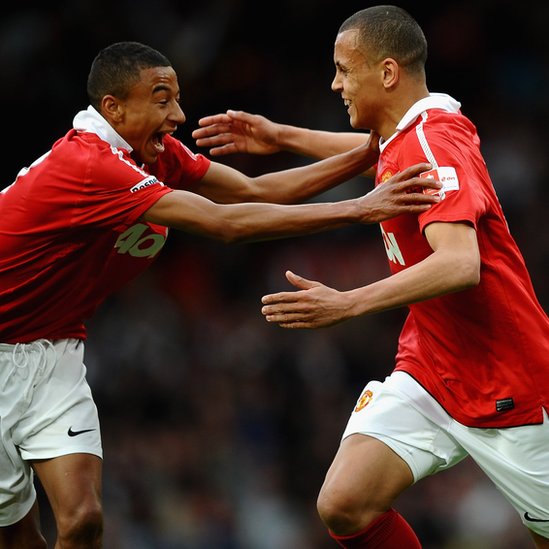 Morrison anotó dos goles en la final de la Copa Juvenil de la FA que ganó Manchester United. Ravel Morrison junto a Jesse lingard