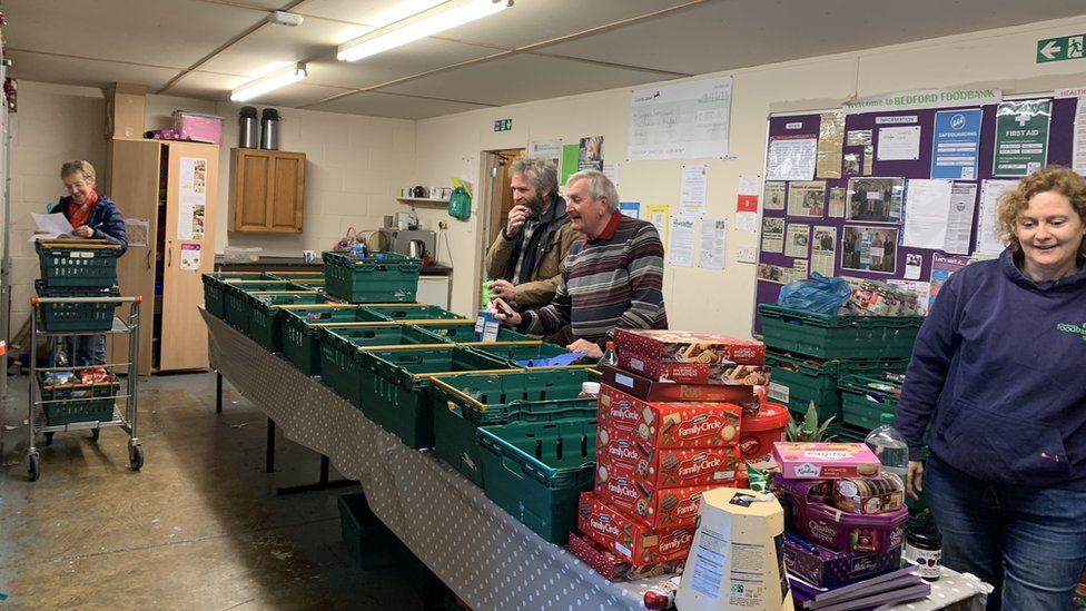 Волонтеры в Bedford Foodbank