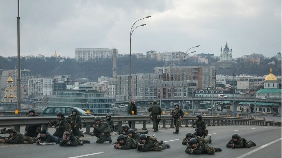 Soldados en Kiev.