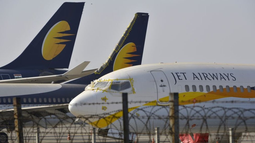 Авиакомпания Jet Airways припарковалась в международном аэропорту Чаттрапати Шиваджи в Мумбаи 25 марта 2019 года