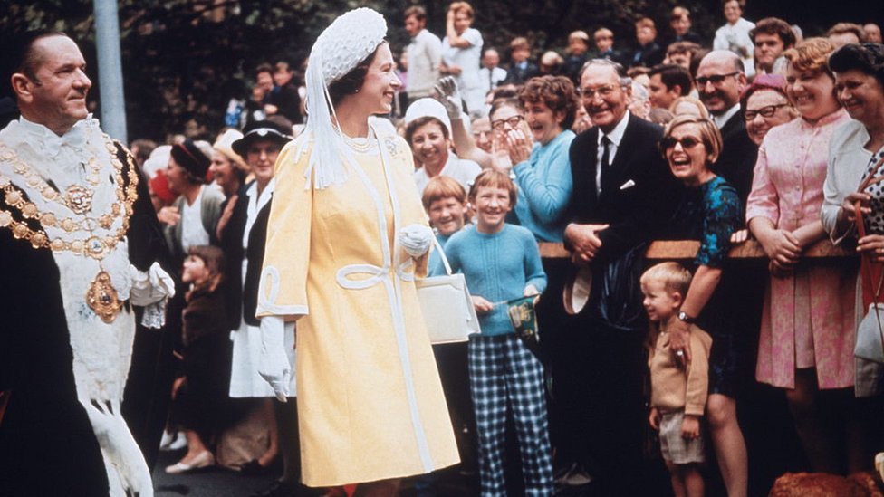 الملكة إليزابيث الثانية تزور مبنى البلدية في سيدني خلال جولتها في أستراليا، مايو/أيار 1970
