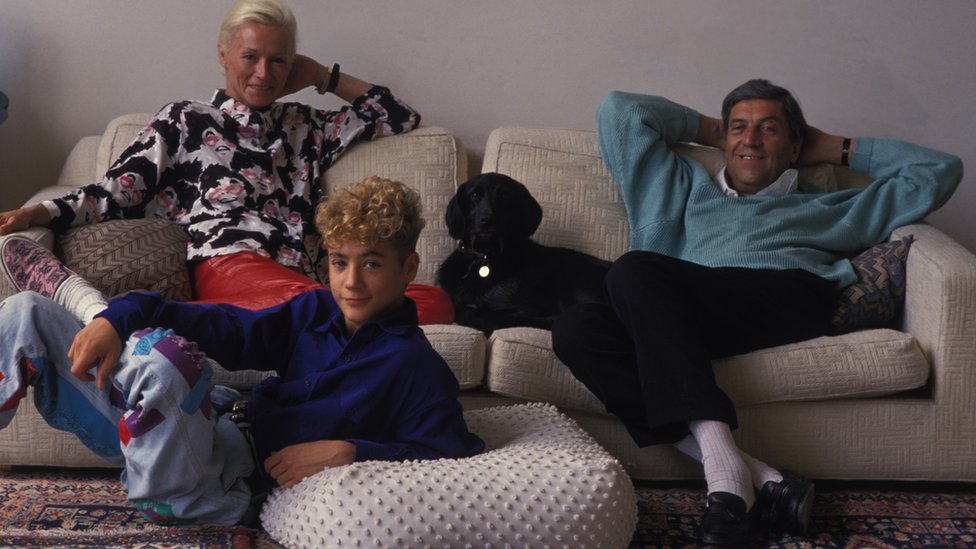 Nino Ceruti con su esposa e hijo en Roma en 1988