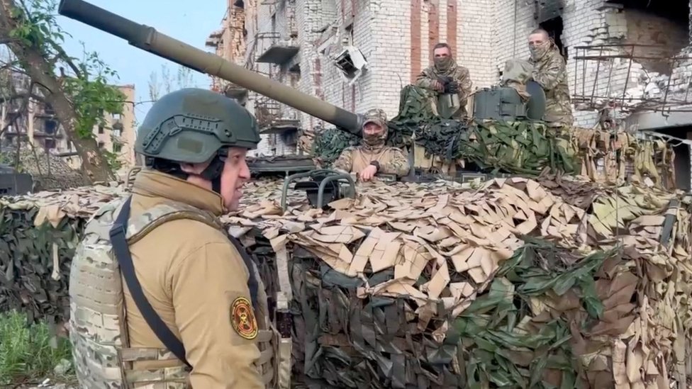 Ukraine war: Wagner says Bakhmut transfer to Russian army under way