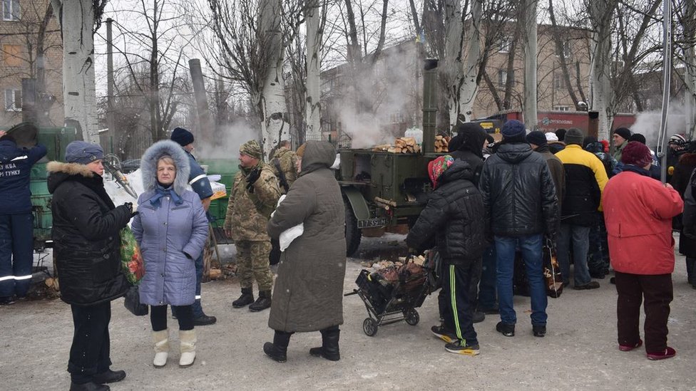 Очереди за горячей едой в Авдеевке