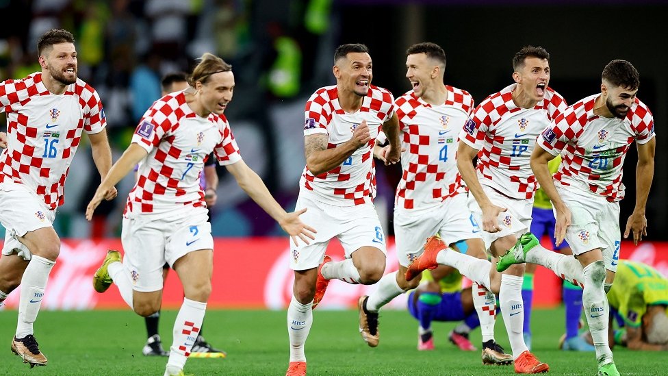 Slavlje hrvatskih fudbalera posle pobede nad Brazilom