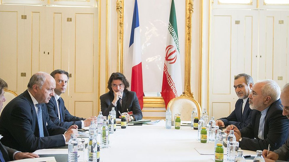 وزير الخارجية الفرنسي لوران فابيوس يلتقي بنظيره الإيراني محمد جواد ظريف في فيينا، النمسا في 2 يوليو/تموز 2015