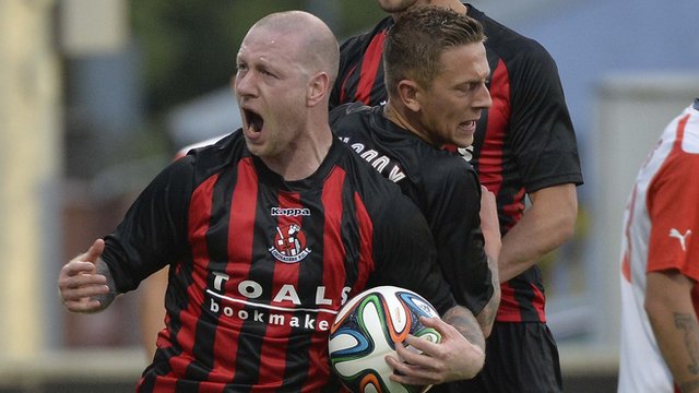 Stephen O'Flynn and Matthew Snoddy both scored for Crusaders in their 3-2 Champions League Second Round qualifier second-leg win over Skenderbeu Korce