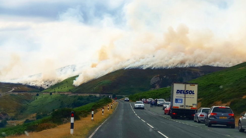 Пожар на холме над перевалом Подкова, Лланголлен