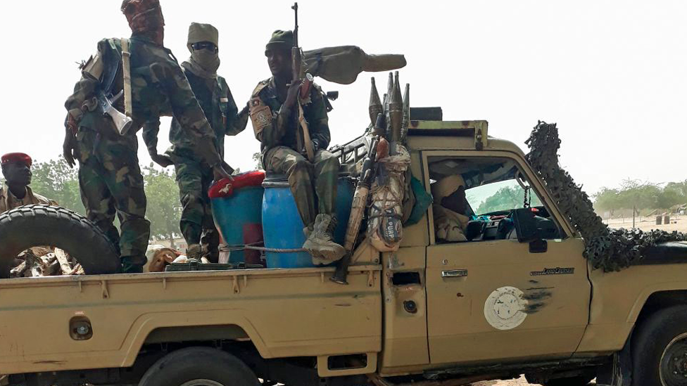 Чадские солдаты в пикапе - январь 2020 г.