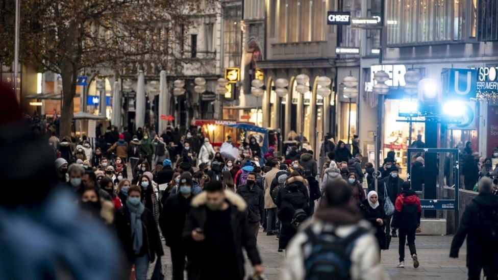 Munich's Kaufingerstrasse - 15 December