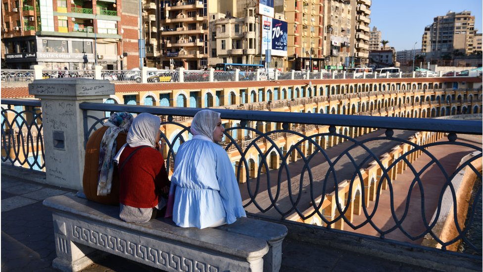نساء في الاسكندرية