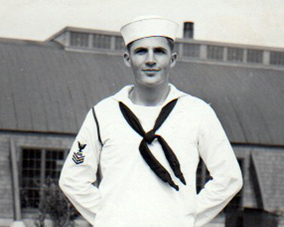 Bob Henigson, padre de Jeff, sirviendo para la Marina estadounidense.