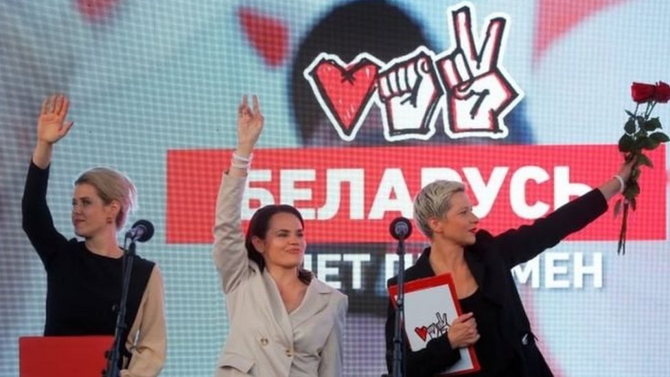 反對派領袖季哈諾夫斯卡婭（Svetlana Tikhanovskaya，中） 指責盧卡申科選舉舞弊