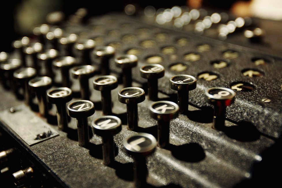 Кодирующая машина Enigma, которая использовалась немцами во время Второй мировой войны, выставлена ??в Блетчли-парке