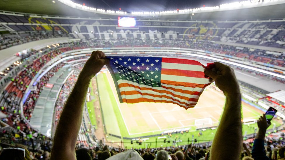 Aficionados de EE.UU. en el Estadio Azteca.