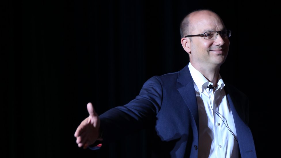 Dentro de su equipo de trabajo, Andy Rubin cuenta con unas 40 personas, procedentes de su antigua empresa Google y también de la competidora de ésta, Apple Fotografía de Andy Rubin