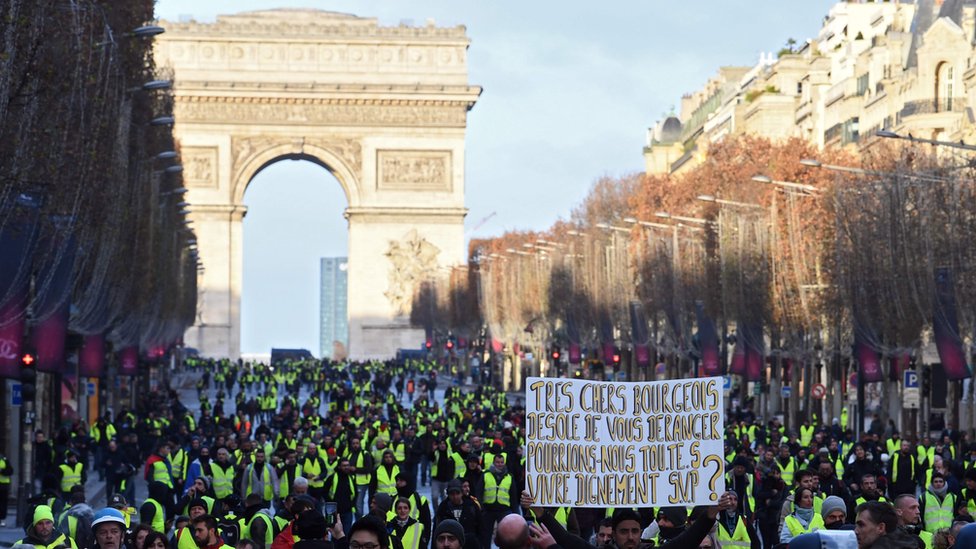 Protesters march from the Arc de Triomphe - 8 December