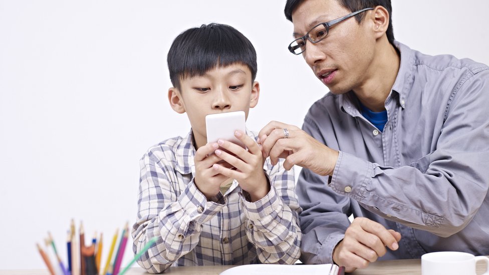 Un servicio de consultoría sobre la educación de los niños puede costar entre $3.800 y US$15.500. Revisión de examen en Hong Kong