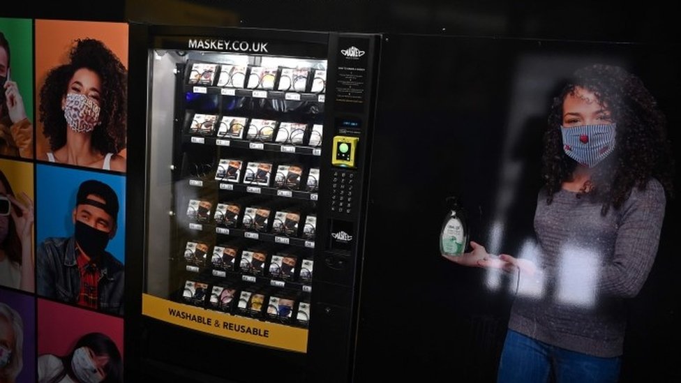 Торговый автомат масок в Лондоне