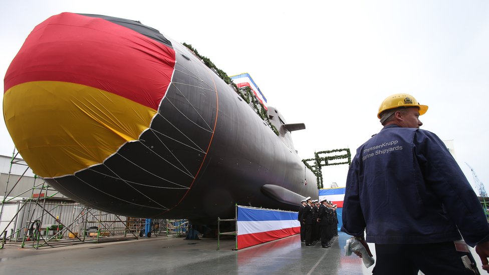 Un submarino alemán, a punto de su botadura en la ciudad alemana de Kiel.