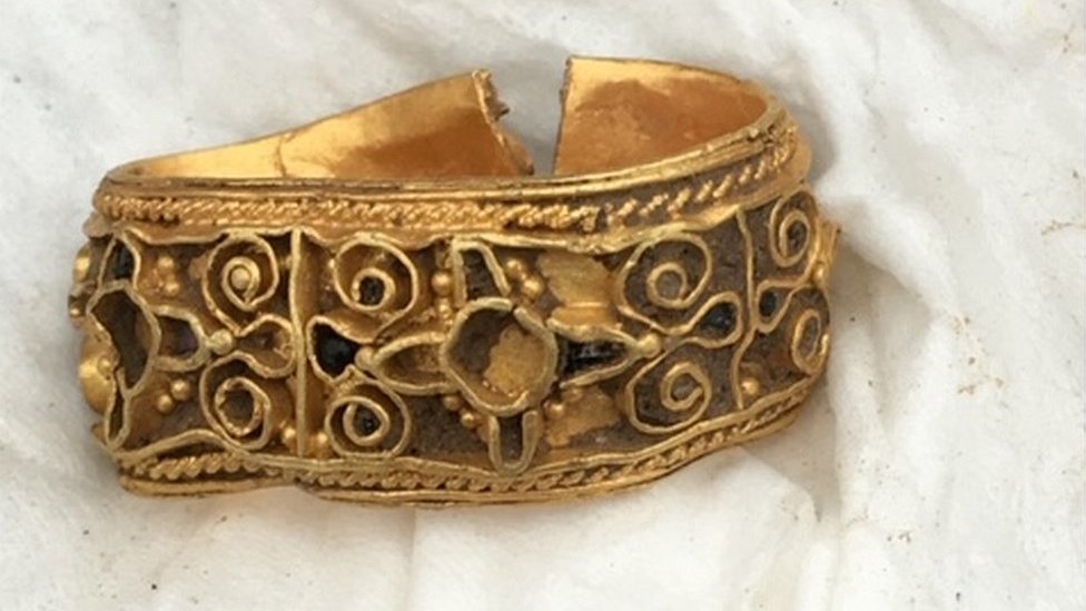 Англосаксонское золотое кольцо