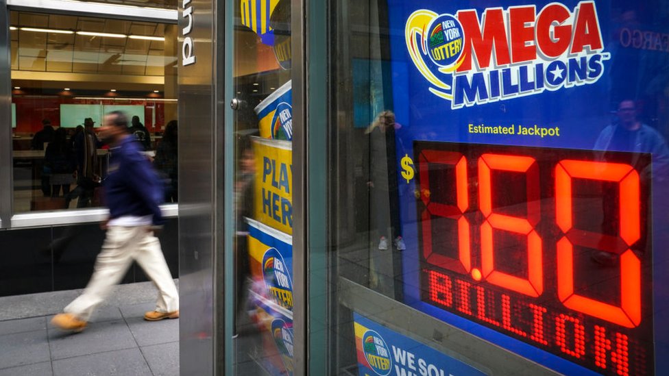 Aviso de neón del Mega Millions.
