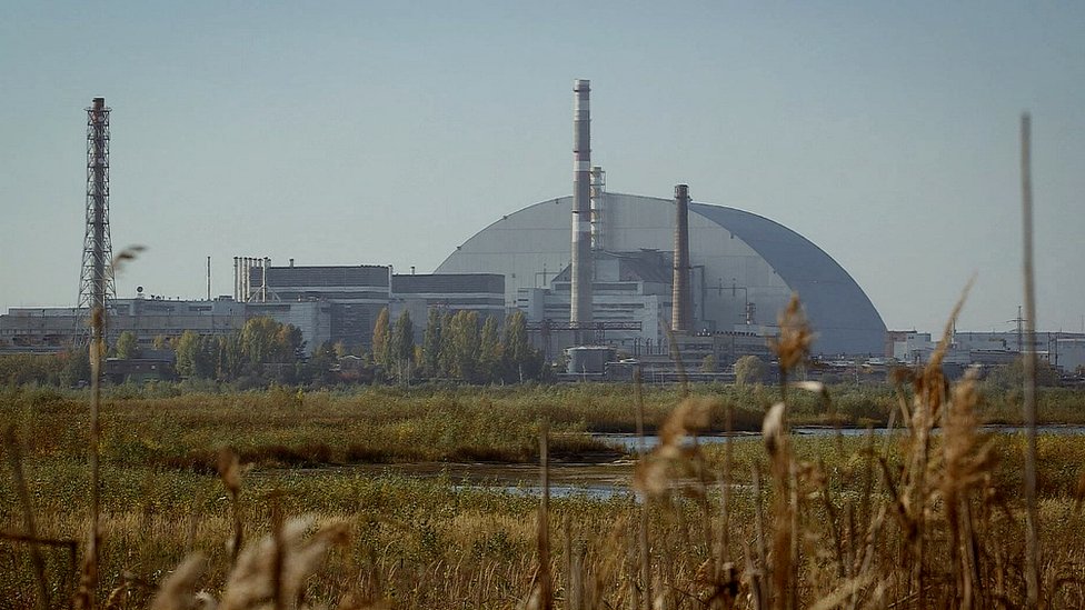 1986'da yanan reaktörün üzeri çelik zırhla kaplanmış durumda.