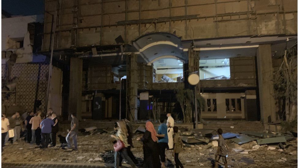لحقت أضرار بواجهة مبنى المعهد القومي للأورام