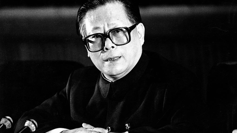 Jiang Zemin en una reunión del Comité Central del Partido Comunista de China en noviembre de 1989.