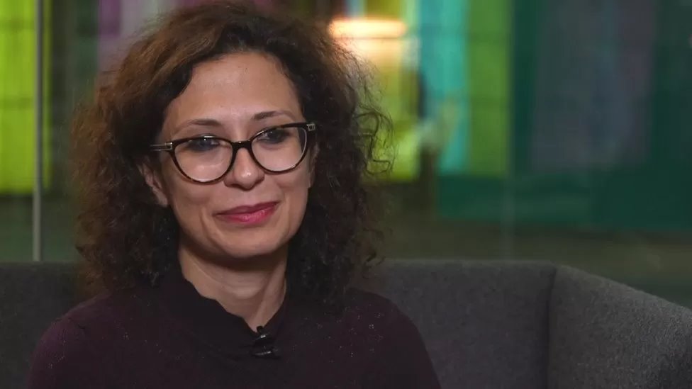 مظاهرات إيران: جيل زد الإيراني يُدرك أن الحياة يمكن أن تُعاش بشكل مختلف 2 تقول أزاده بورزاند إن الشباب تعلموا من محاولات آبائهم وأجدادهم لإحداث التغيير