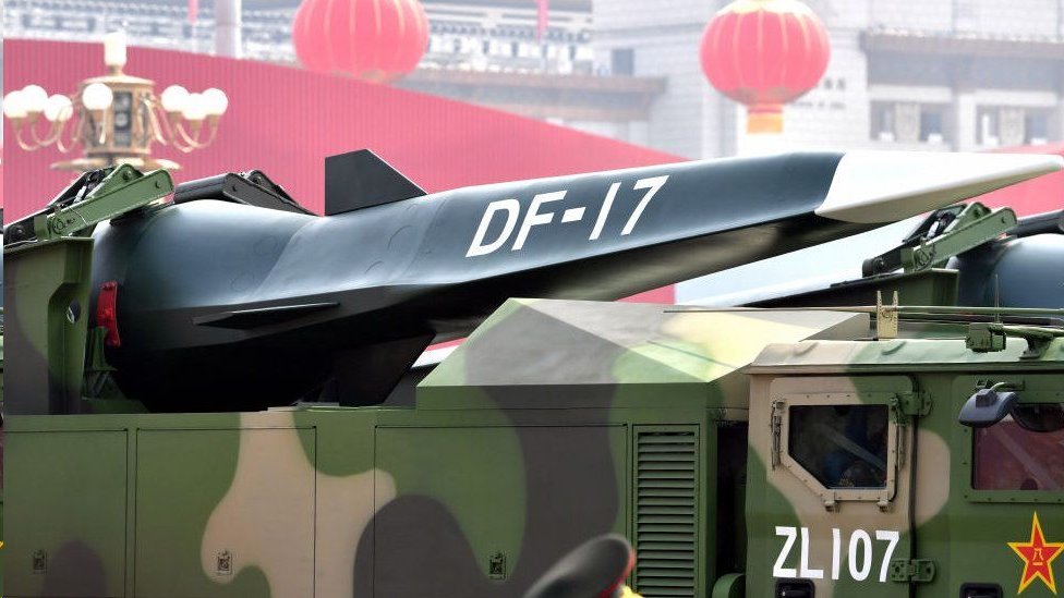 中國軍隊還裝備了世界第一款超高音速滑翔導彈東風-17。
