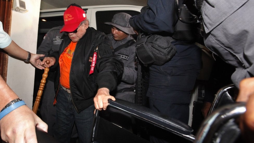 Норьега был отпущен под домашний арест в январе для подготовки к операции