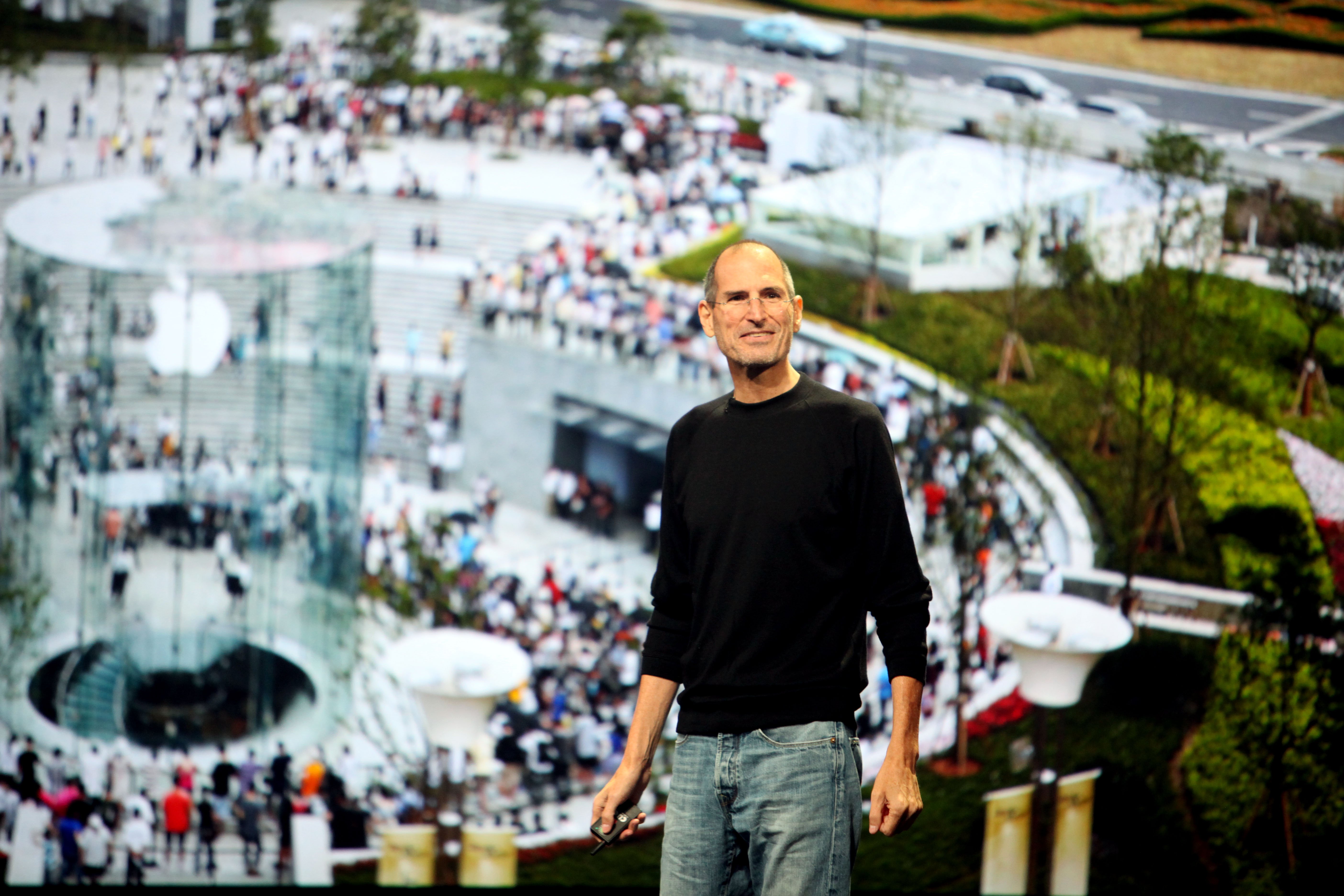 Apple'ın ürün tanıtımları Steve Jobs'un şovmenliğini gösterdiği sahnelere dönüşmüştü