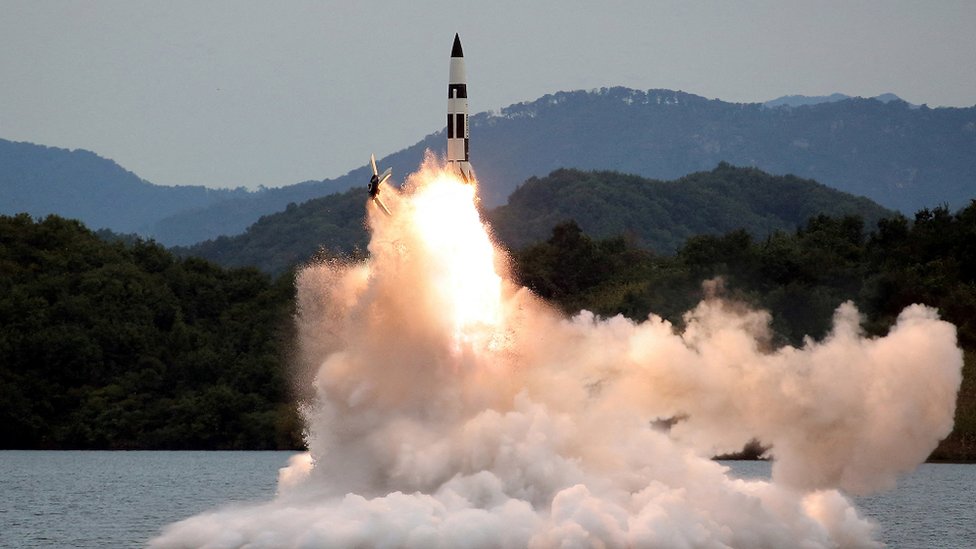 朝鮮一場導彈試射，地點不明（朝中社2022年10月10日發放圖片）