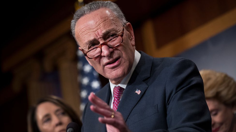 El senador demócrata por Nueva York Chuck Schumer jugó un papel clave en la elaboración de la ley que creó la lotería de visas. Chuck Schumer
