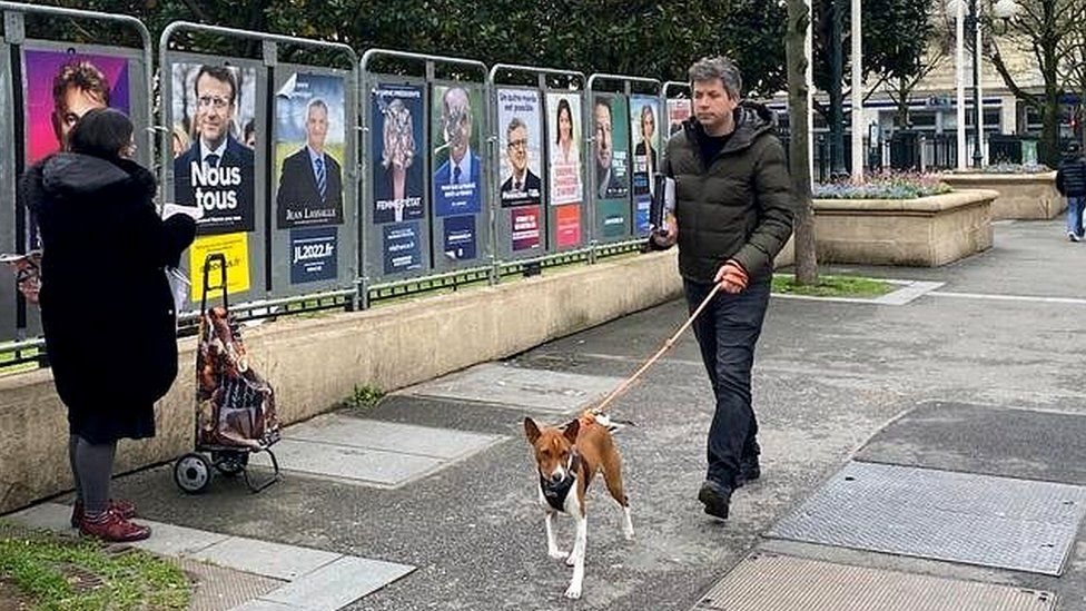 لافتات لمرشحي الانتخابات الرئاسية الفرنسية