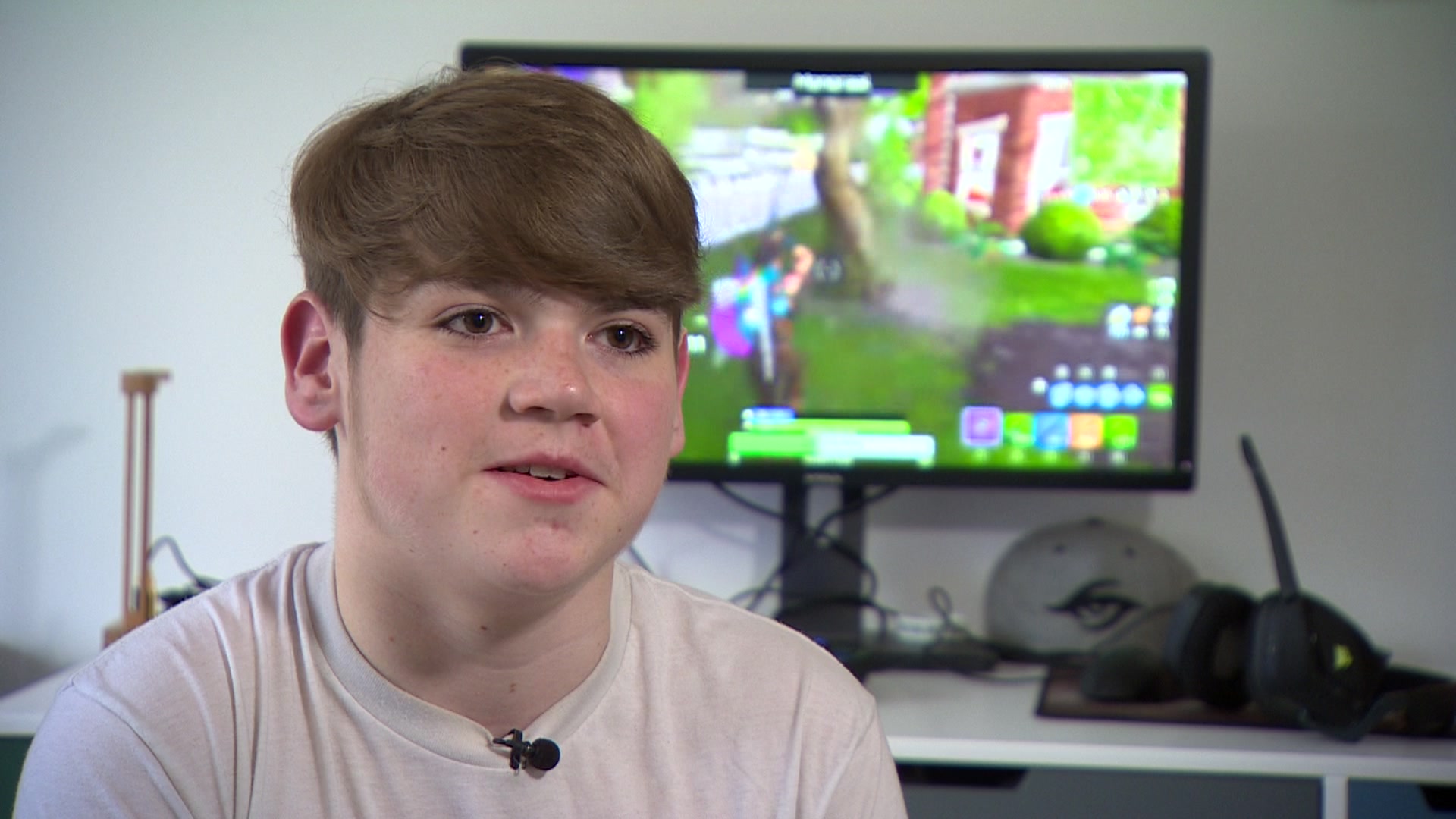 Fortnite Players As Kids Fortnite 13 Year Old Is Game S Youngest Professional Player Bbc News