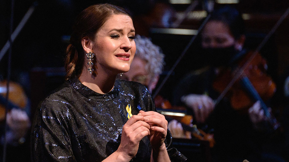 NYC's Met opera house hosts concert in support of Ukraine