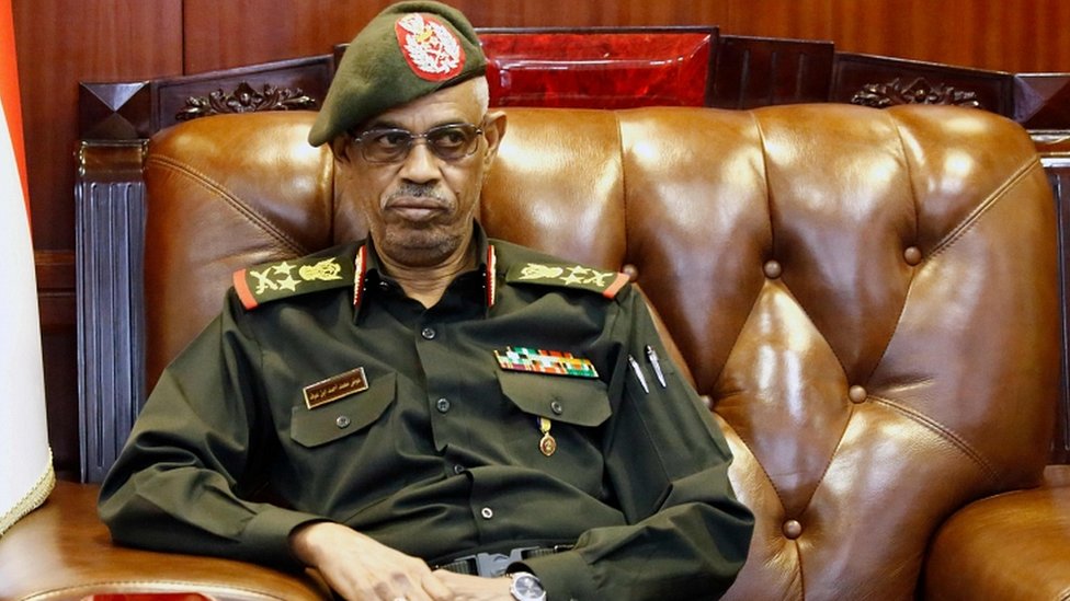 وزير الدفاع السوداني عوض بن عوف